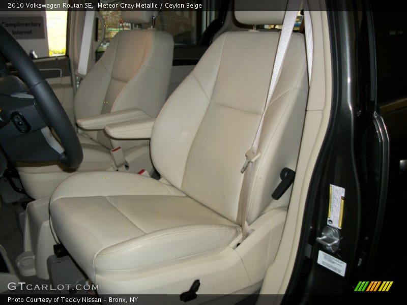 Meteor Gray Metallic / Ceylon Beige 2010 Volkswagen Routan SE