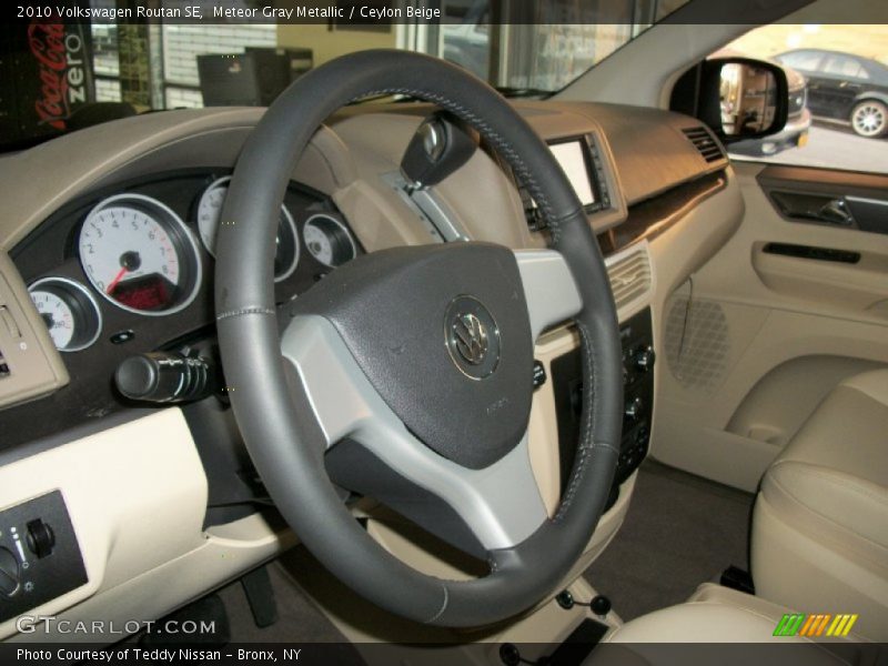 Meteor Gray Metallic / Ceylon Beige 2010 Volkswagen Routan SE
