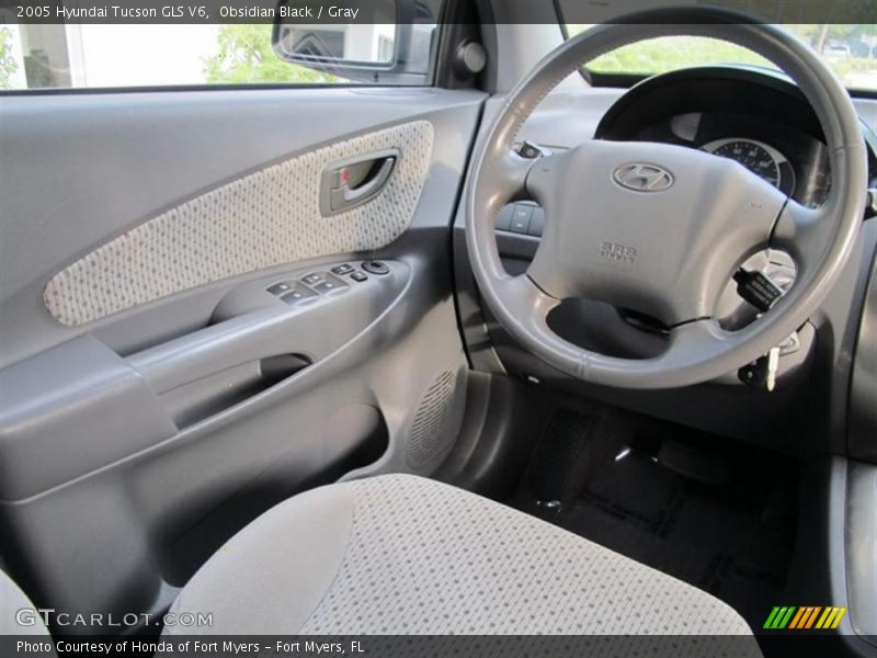 Obsidian Black / Gray 2005 Hyundai Tucson GLS V6