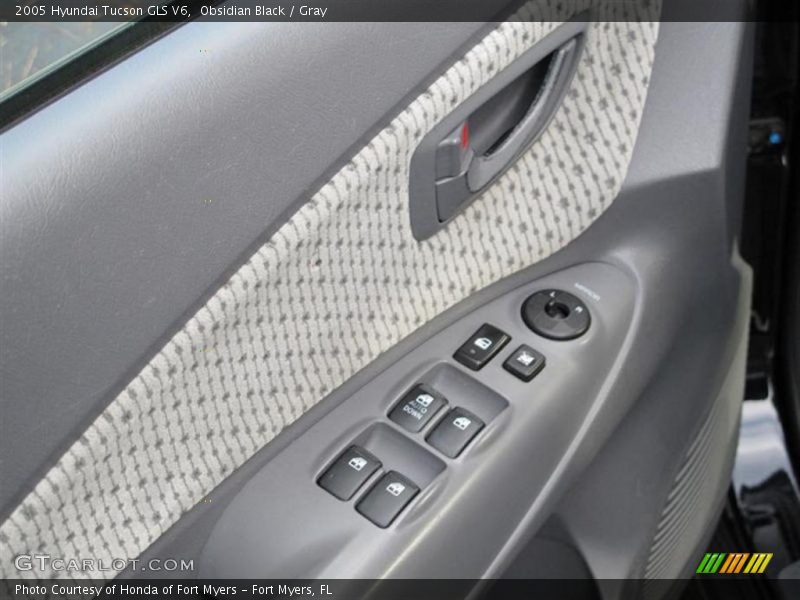 Obsidian Black / Gray 2005 Hyundai Tucson GLS V6