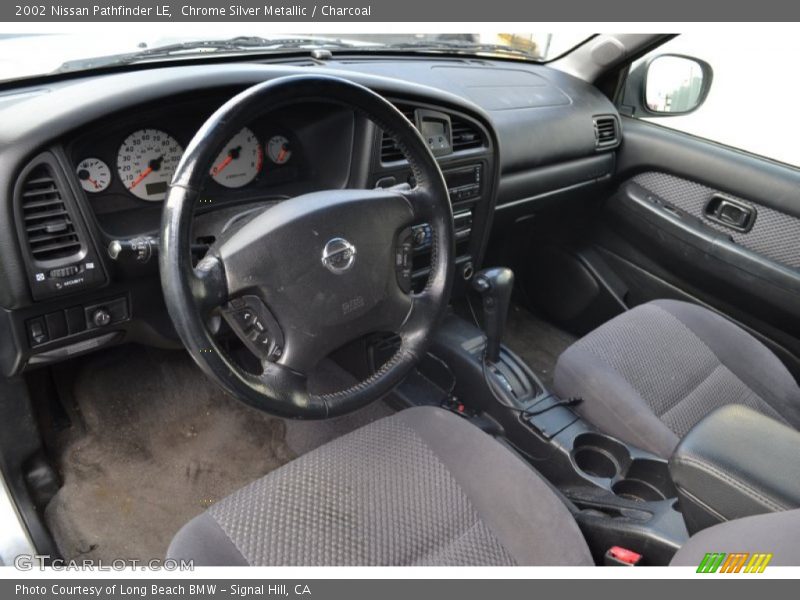  2002 Pathfinder LE Charcoal Interior