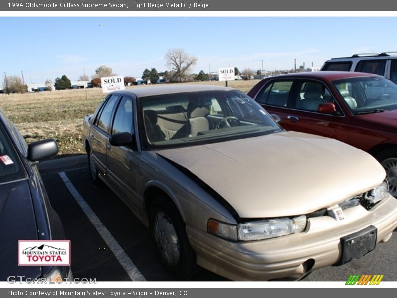Light Beige Metallic / Beige 1994 Oldsmobile Cutlass Supreme Sedan