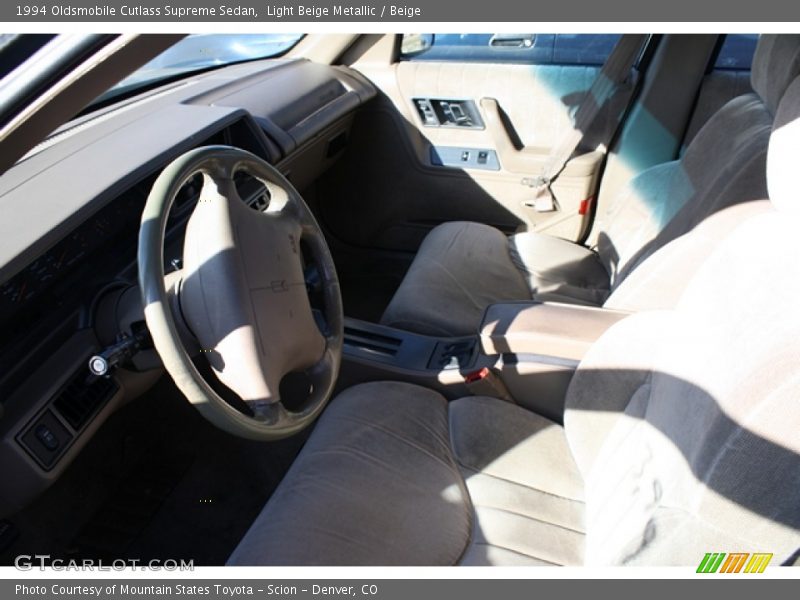 Light Beige Metallic / Beige 1994 Oldsmobile Cutlass Supreme Sedan