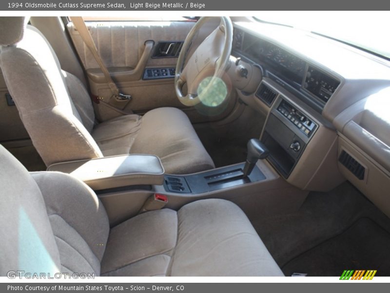 Light Beige Metallic / Beige 1994 Oldsmobile Cutlass Supreme Sedan