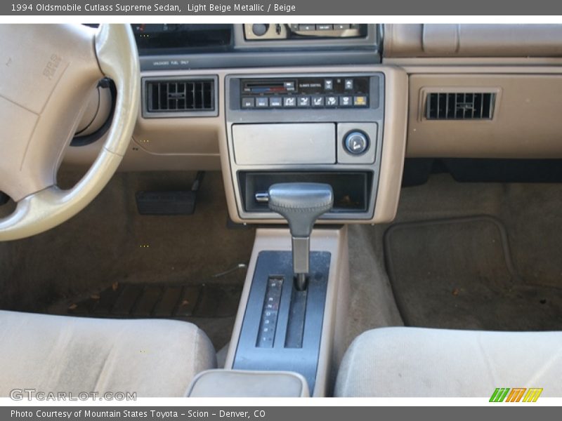 Light Beige Metallic / Beige 1994 Oldsmobile Cutlass Supreme Sedan