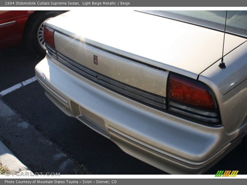 Light Beige Metallic / Beige 1994 Oldsmobile Cutlass Supreme Sedan