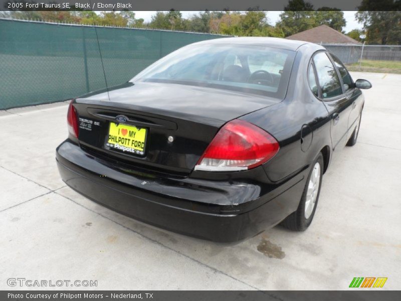 Black / Ebony Black 2005 Ford Taurus SE