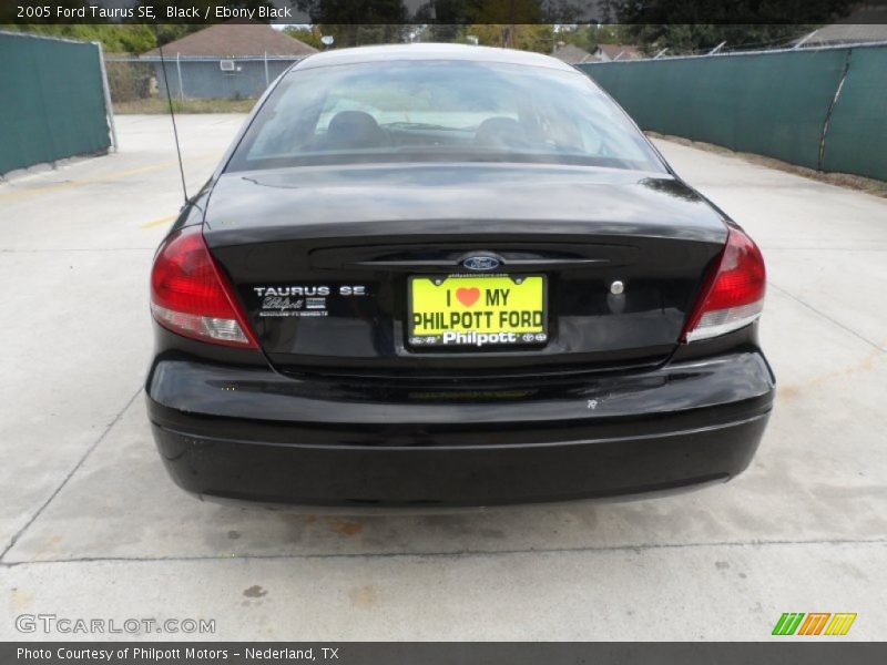 Black / Ebony Black 2005 Ford Taurus SE