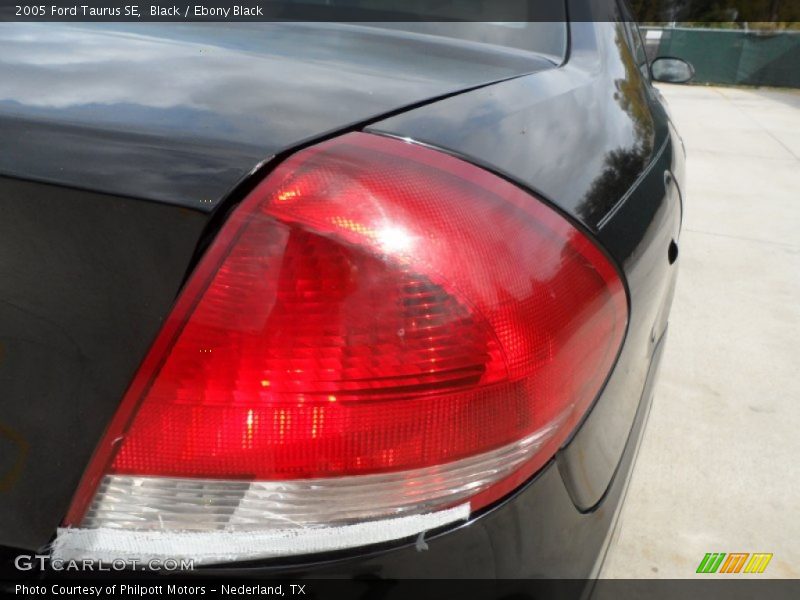 Black / Ebony Black 2005 Ford Taurus SE