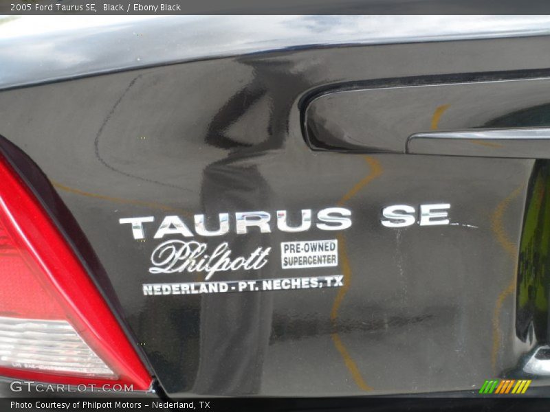 Black / Ebony Black 2005 Ford Taurus SE