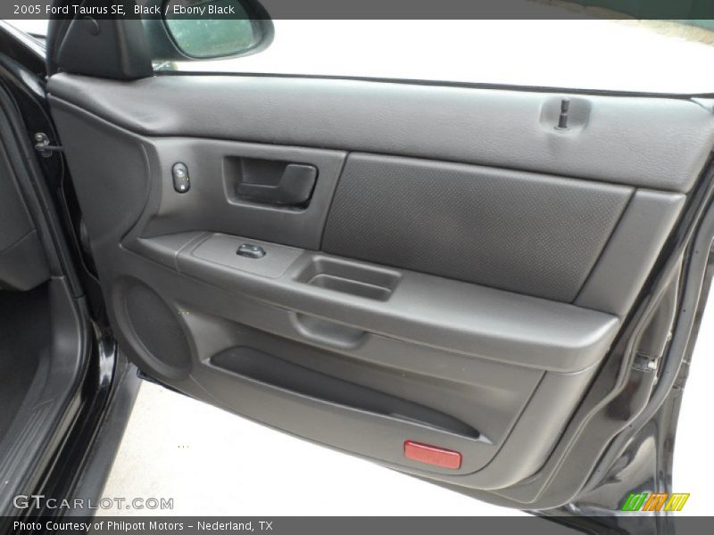 Black / Ebony Black 2005 Ford Taurus SE