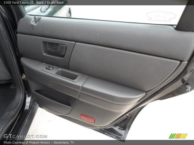 Black / Ebony Black 2005 Ford Taurus SE