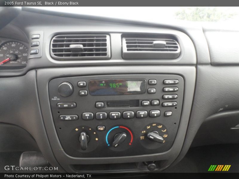 Black / Ebony Black 2005 Ford Taurus SE