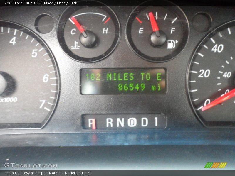 Black / Ebony Black 2005 Ford Taurus SE