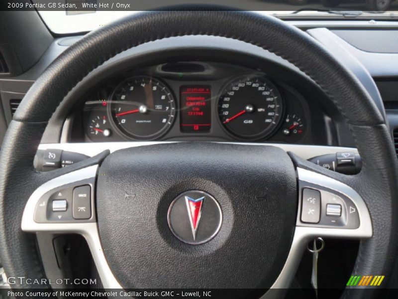 White Hot / Onyx 2009 Pontiac G8 Sedan