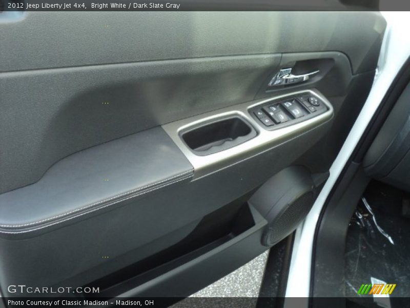 Bright White / Dark Slate Gray 2012 Jeep Liberty Jet 4x4