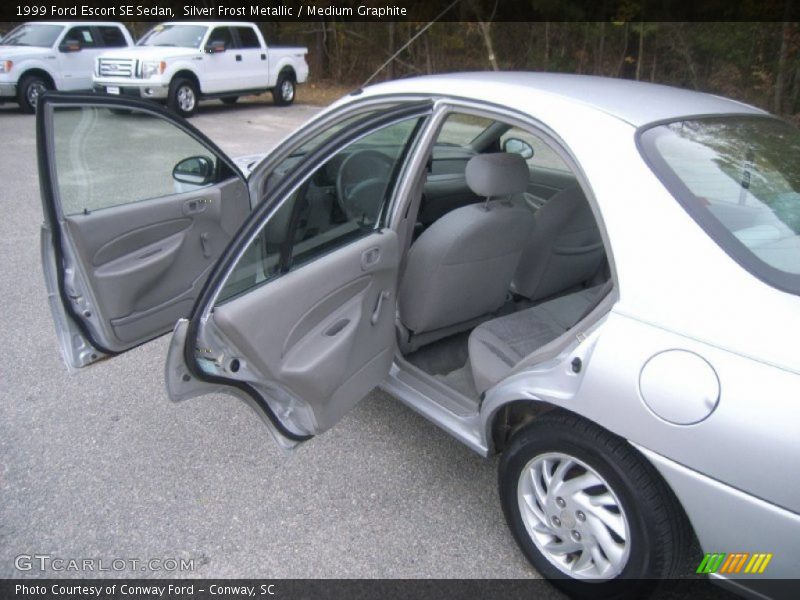 Silver Frost Metallic / Medium Graphite 1999 Ford Escort SE Sedan