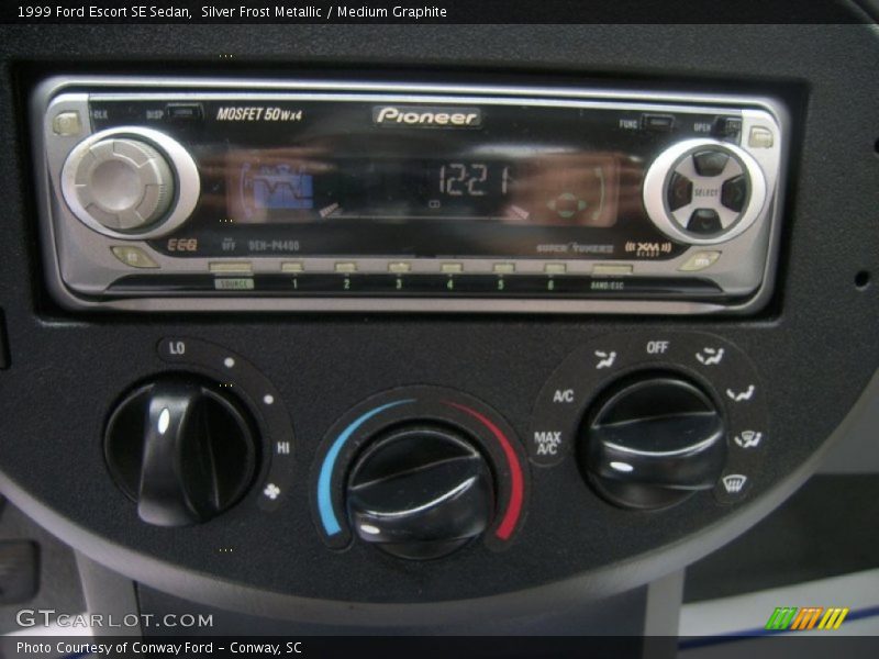 Silver Frost Metallic / Medium Graphite 1999 Ford Escort SE Sedan