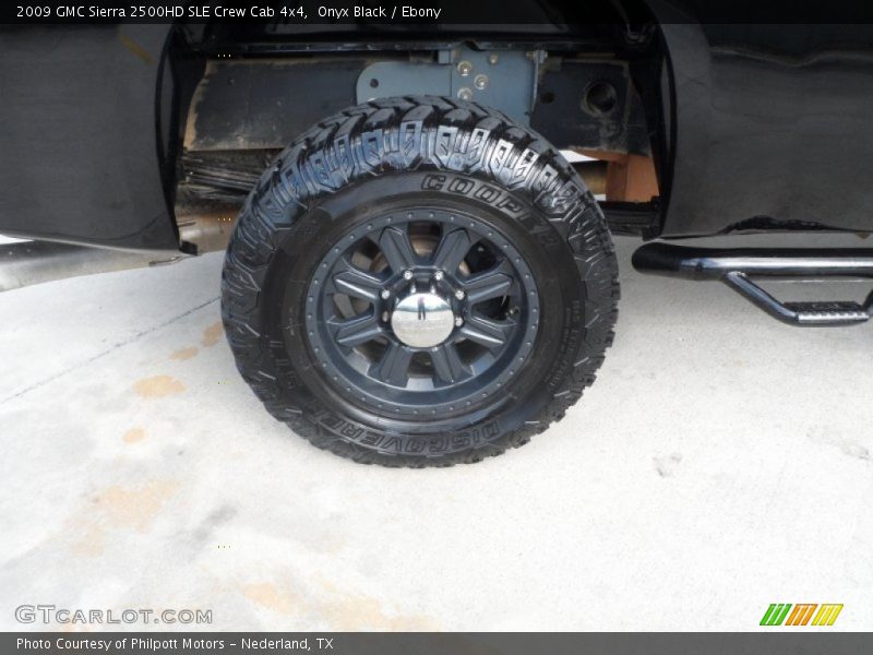 Custom Wheels of 2009 Sierra 2500HD SLE Crew Cab 4x4