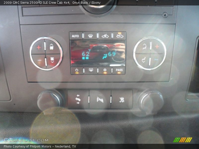 Onyx Black / Ebony 2009 GMC Sierra 2500HD SLE Crew Cab 4x4