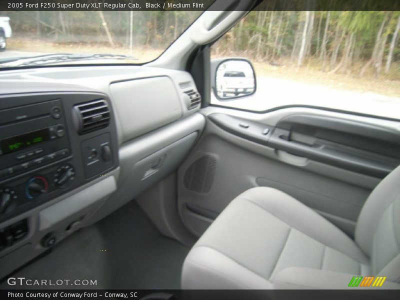 Black / Medium Flint 2005 Ford F250 Super Duty XLT Regular Cab