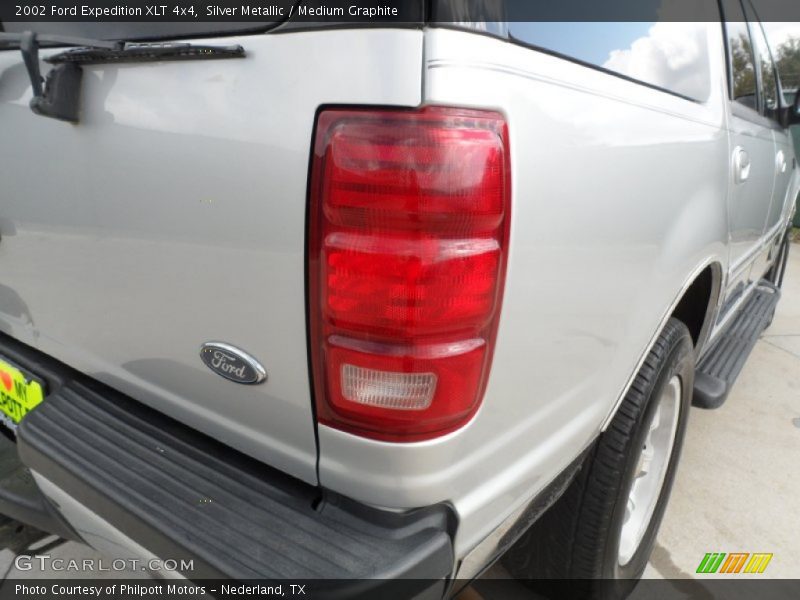 Silver Metallic / Medium Graphite 2002 Ford Expedition XLT 4x4