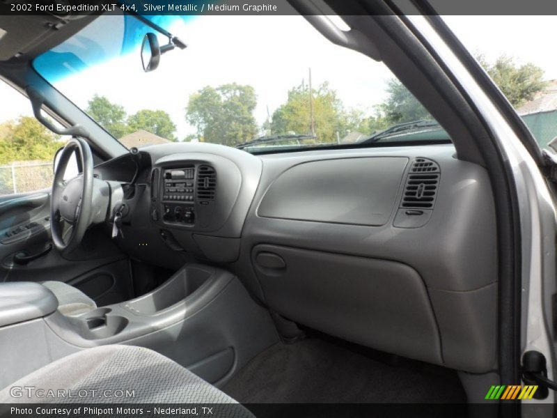 Silver Metallic / Medium Graphite 2002 Ford Expedition XLT 4x4