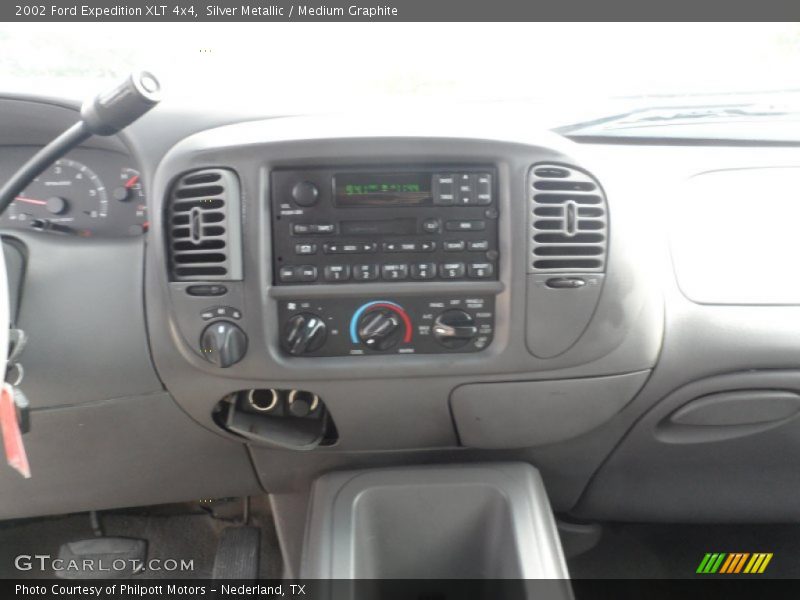 Silver Metallic / Medium Graphite 2002 Ford Expedition XLT 4x4