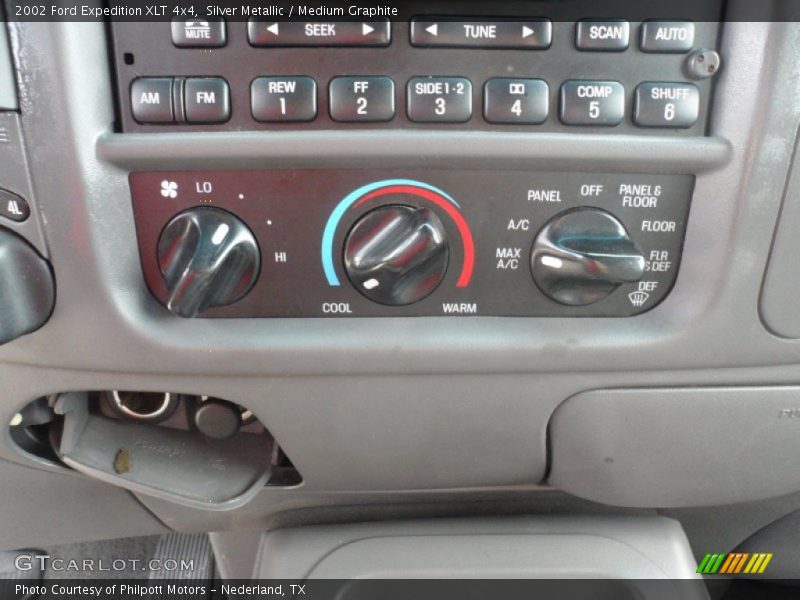Silver Metallic / Medium Graphite 2002 Ford Expedition XLT 4x4