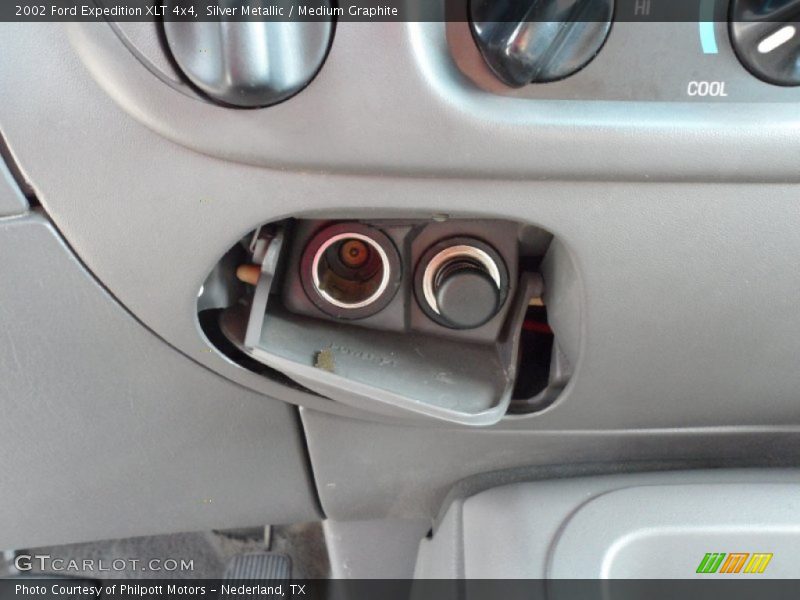 Silver Metallic / Medium Graphite 2002 Ford Expedition XLT 4x4