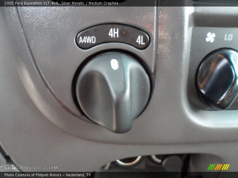 Silver Metallic / Medium Graphite 2002 Ford Expedition XLT 4x4