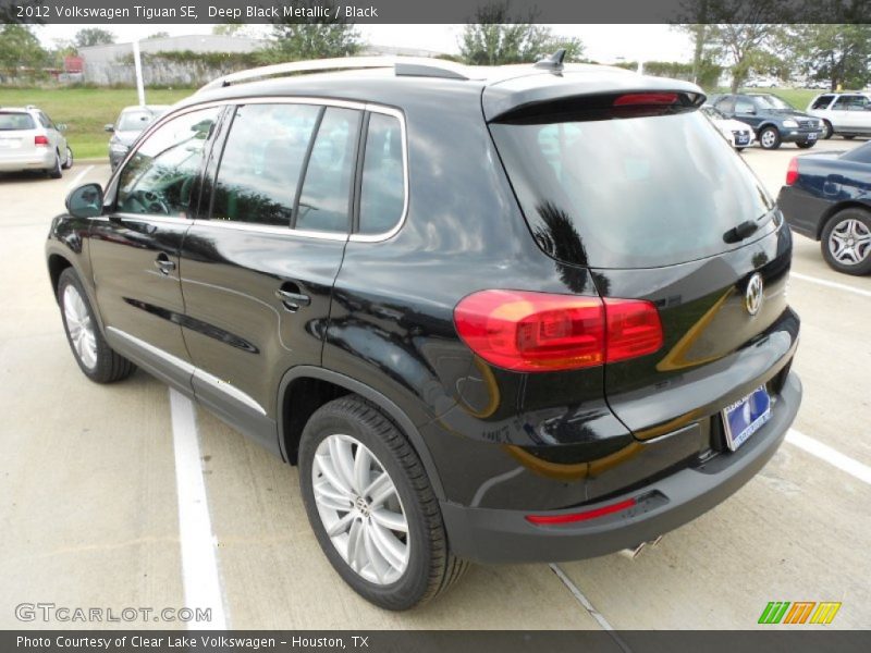 Deep Black Metallic / Black 2012 Volkswagen Tiguan SE