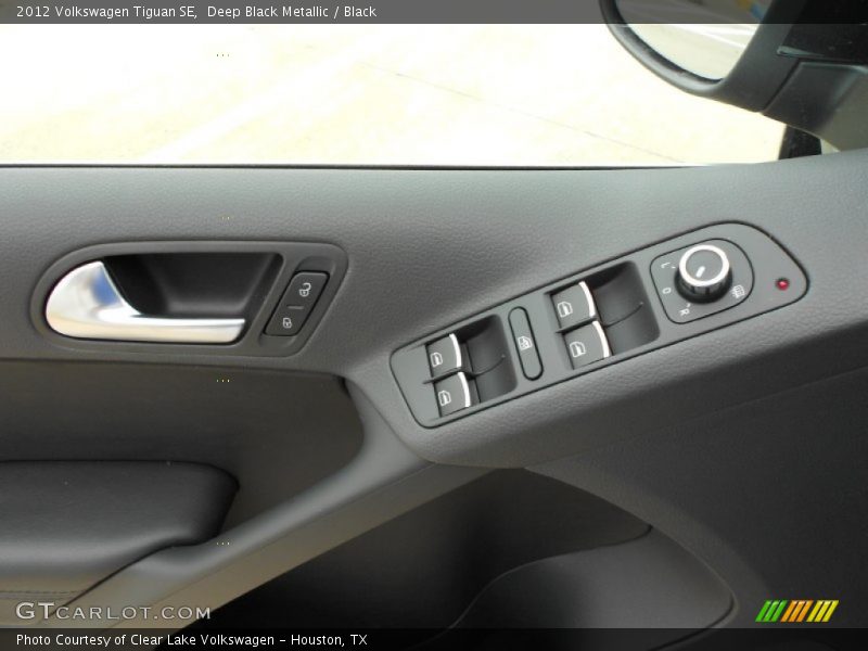 Deep Black Metallic / Black 2012 Volkswagen Tiguan SE