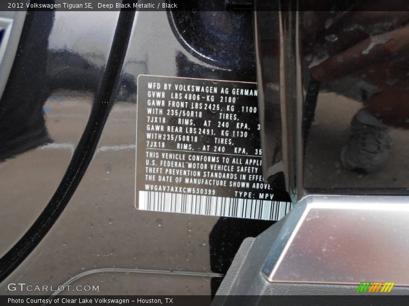Deep Black Metallic / Black 2012 Volkswagen Tiguan SE