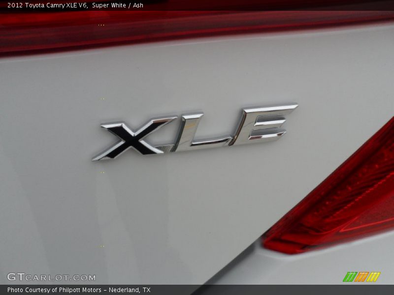 Super White / Ash 2012 Toyota Camry XLE V6