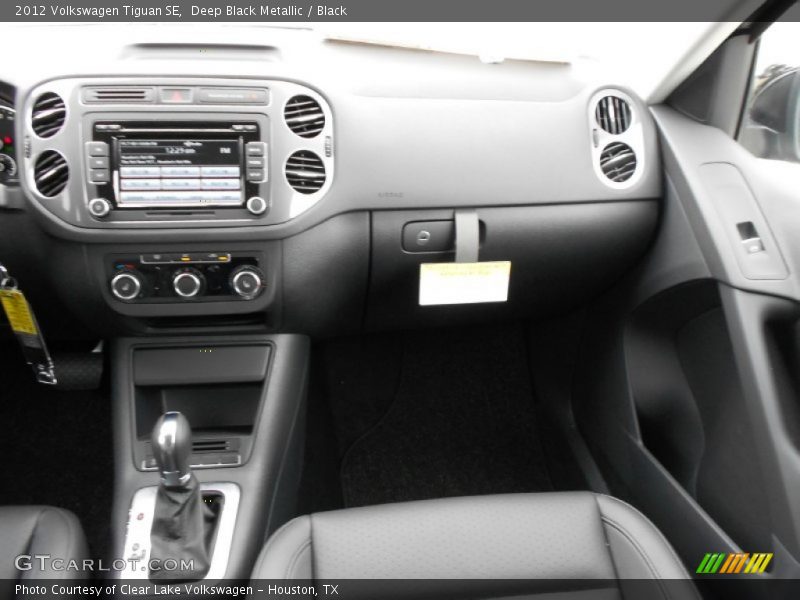 Deep Black Metallic / Black 2012 Volkswagen Tiguan SE