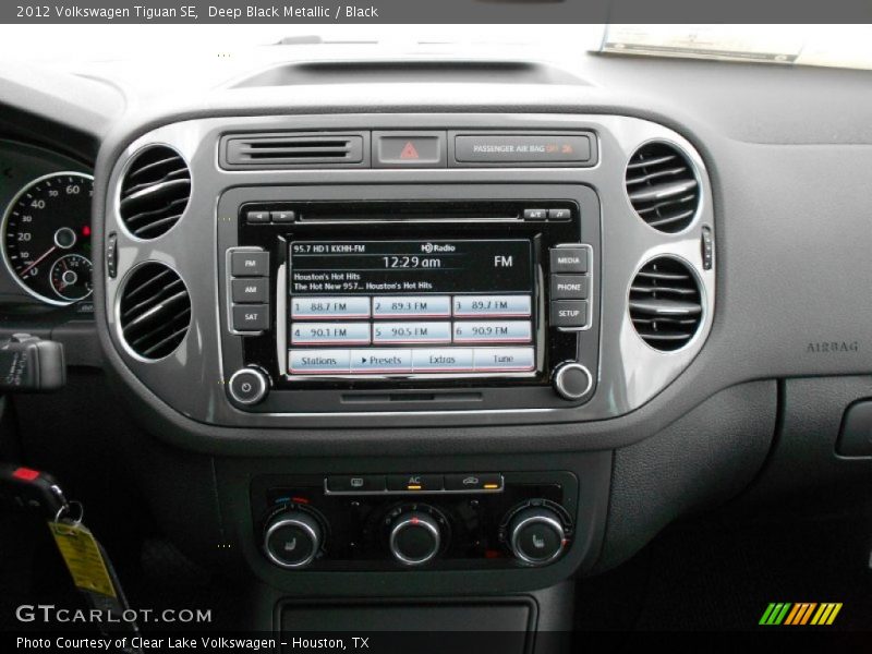 Deep Black Metallic / Black 2012 Volkswagen Tiguan SE