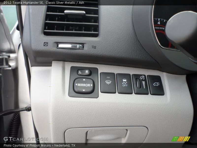 Classic Silver Metallic / Ash 2012 Toyota Highlander SE