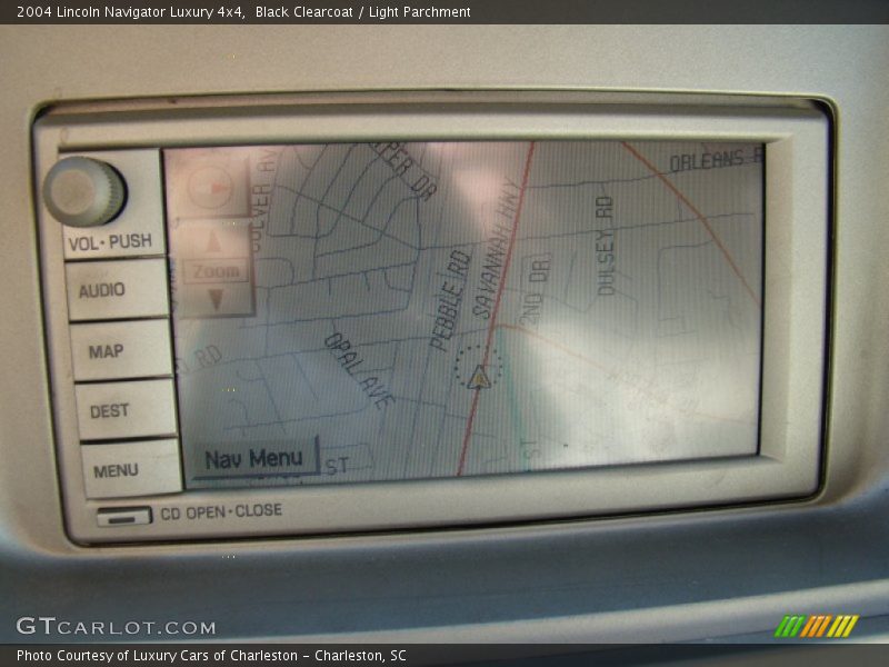 Black Clearcoat / Light Parchment 2004 Lincoln Navigator Luxury 4x4