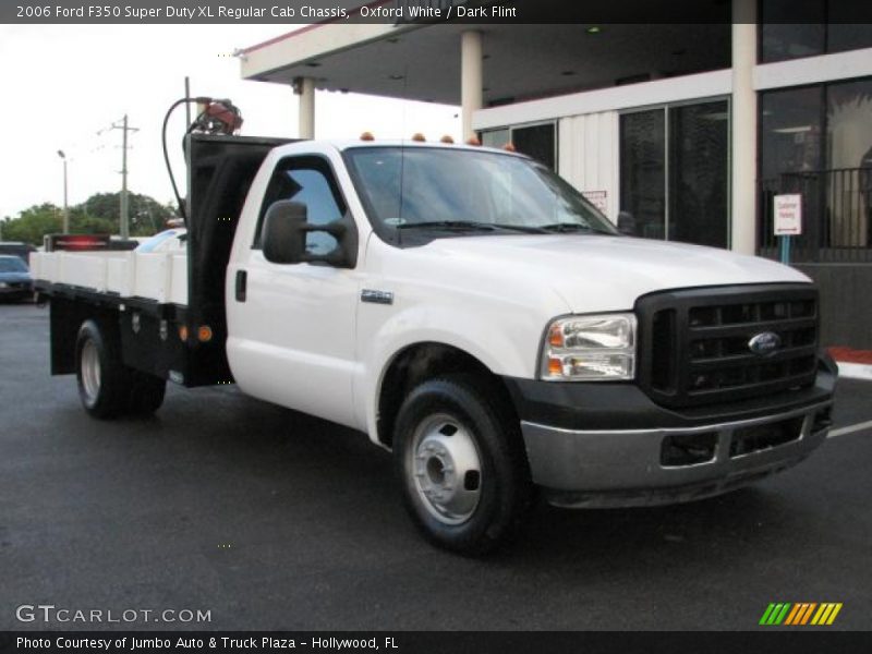 Oxford White / Dark Flint 2006 Ford F350 Super Duty XL Regular Cab Chassis