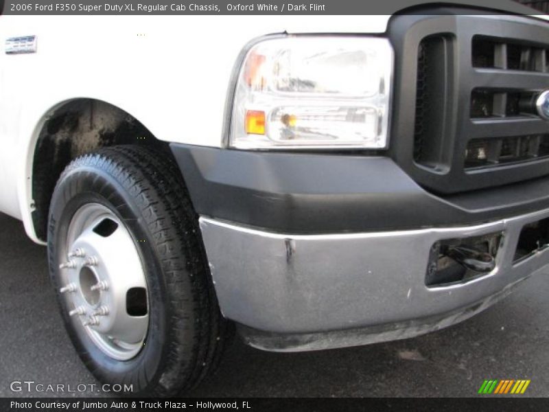 Oxford White / Dark Flint 2006 Ford F350 Super Duty XL Regular Cab Chassis