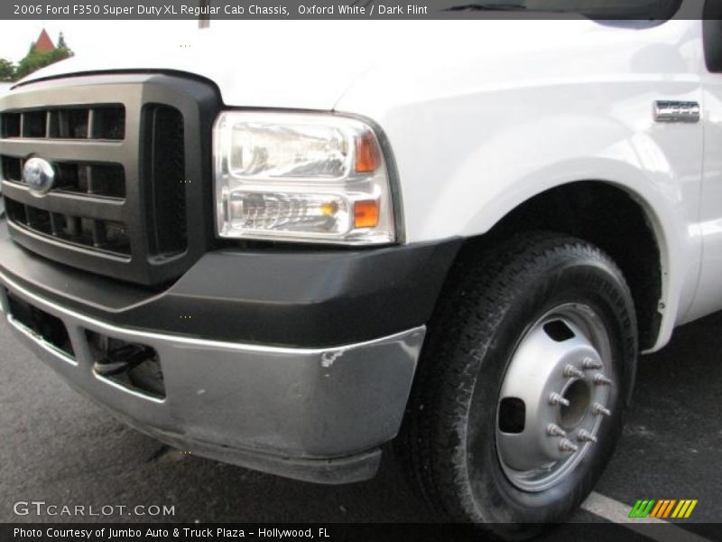 Oxford White / Dark Flint 2006 Ford F350 Super Duty XL Regular Cab Chassis