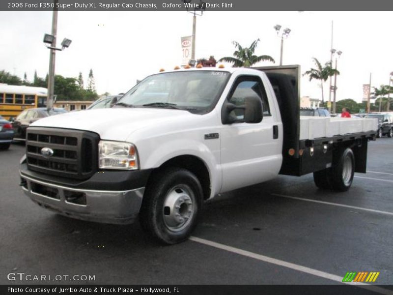 Oxford White / Dark Flint 2006 Ford F350 Super Duty XL Regular Cab Chassis