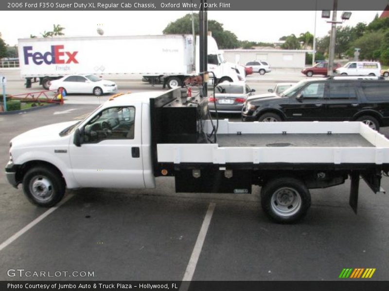 Oxford White / Dark Flint 2006 Ford F350 Super Duty XL Regular Cab Chassis