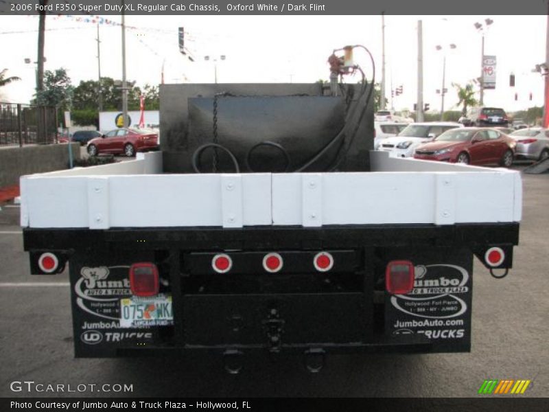 Oxford White / Dark Flint 2006 Ford F350 Super Duty XL Regular Cab Chassis