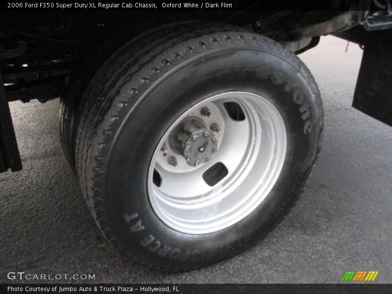 Oxford White / Dark Flint 2006 Ford F350 Super Duty XL Regular Cab Chassis