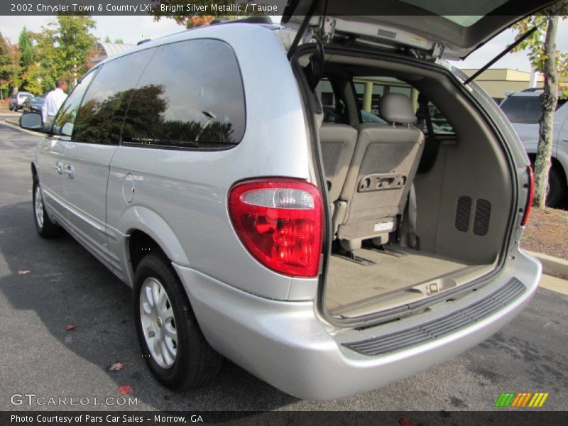 Bright Silver Metallic / Taupe 2002 Chrysler Town & Country LXi