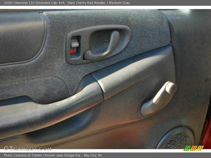 Dark Cherry Red Metallic / Medium Gray 2000 Chevrolet S10 Extended Cab 4x4