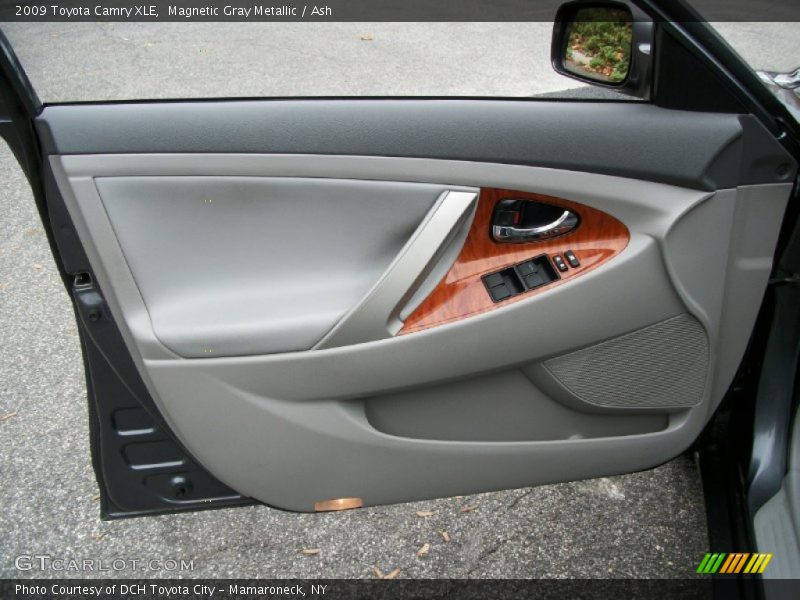 Magnetic Gray Metallic / Ash 2009 Toyota Camry XLE