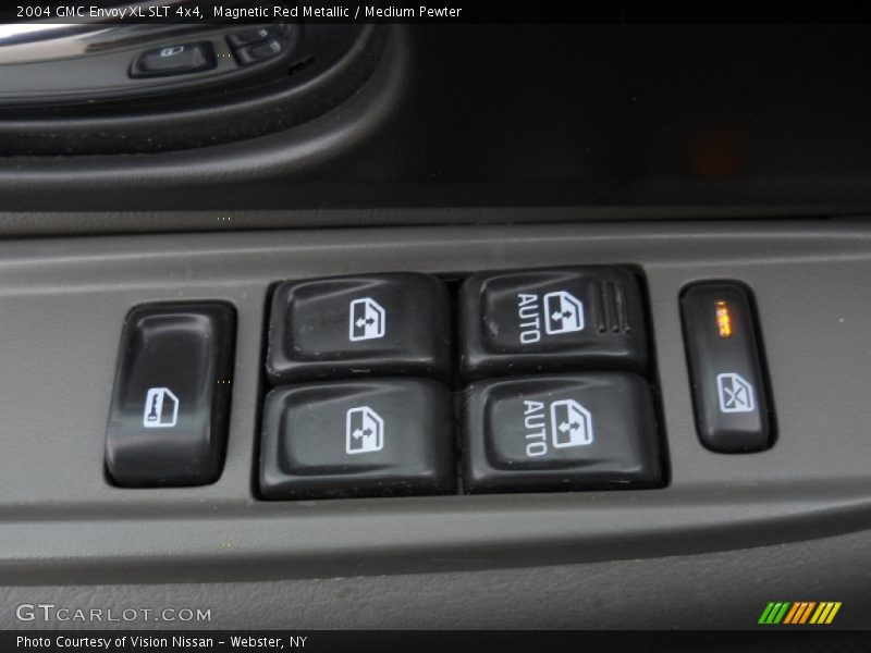 Controls of 2004 Envoy XL SLT 4x4
